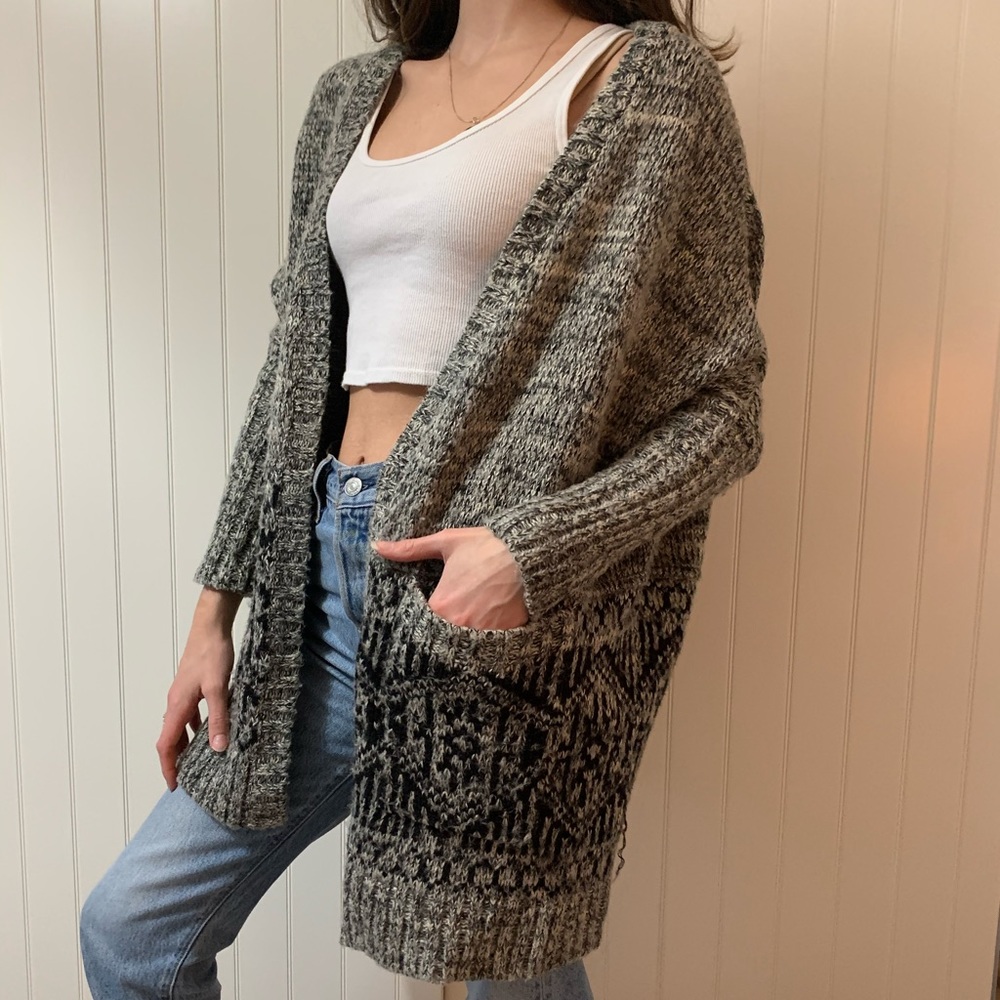 Women’s Buttonless Cardigan